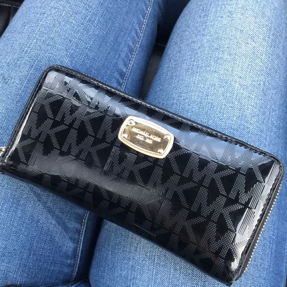 Michael Kors Handbags - MICHAEL KORS WALLET